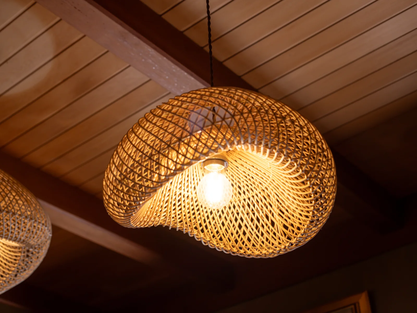 Woven lampshade